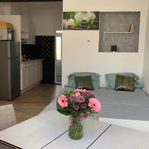 Magnifique Au 2eme Etage, A Proximite De La Gare Du Midi! Brüssel